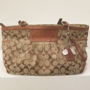Coach shoulder bag tote style very good condition